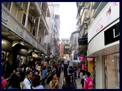 The pedestrian area between Largo do Senado and Ruinas de São Paulo is gritty with a mix of market stands, small shops and restaurants. It is very crowded, mostly with Chinese people. This area looks more Chinese then Portugese.